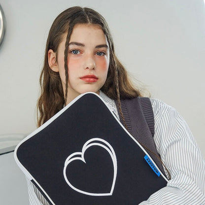 Mazzzzy signature heart pad pouch